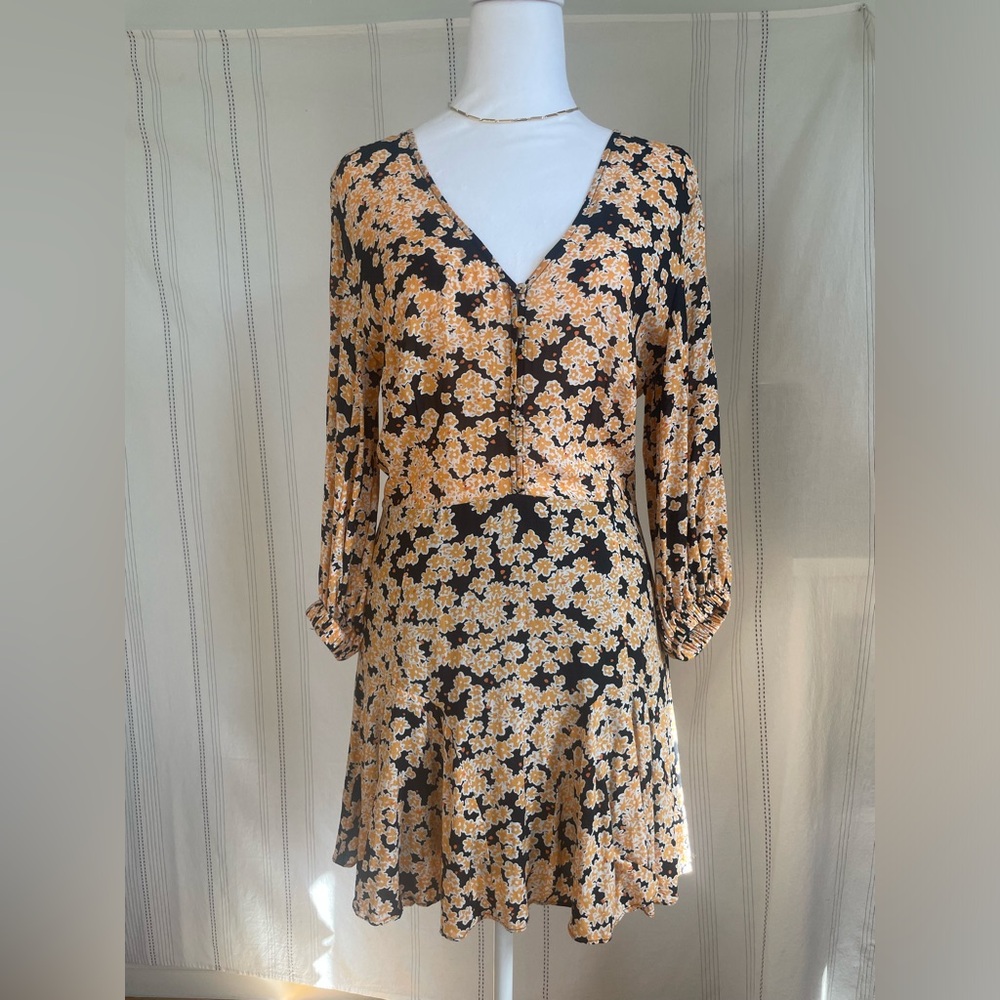 & other stories fitted 3/4 sleeve floral print dress. Size 6